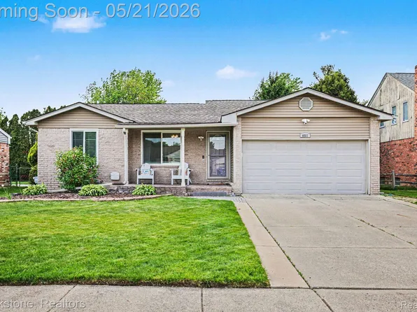 46561 Plum Grove Dr, Macomb, MI 48044