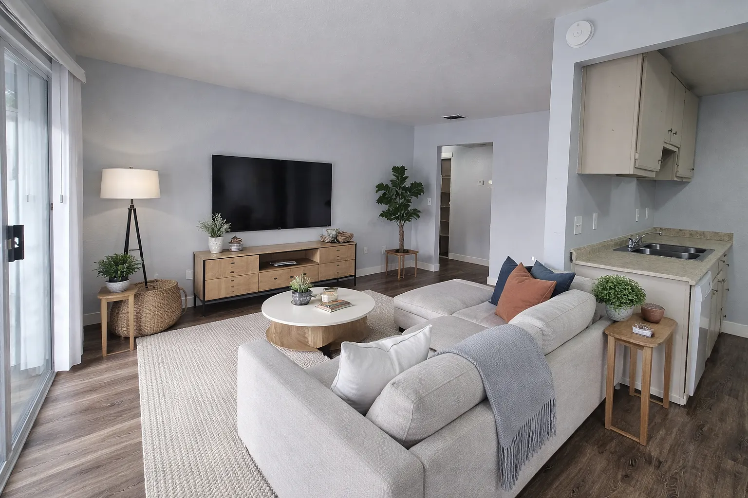 Glen Cole Apartments — Photo 1