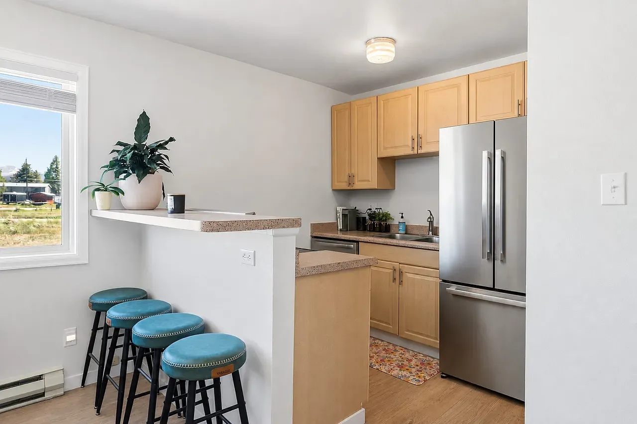2 bed, 708 sqft, $2,600 — Photo 3