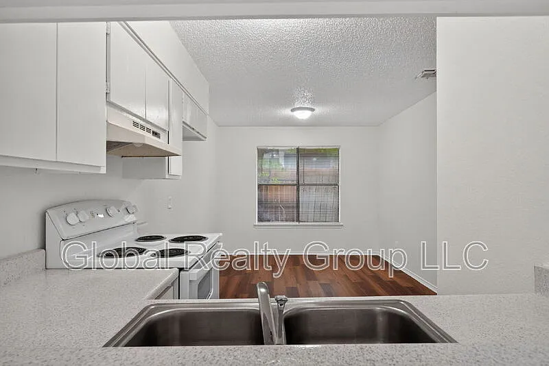 2 bed, 1.0 bath, 650 sqft, $595 — Photo 3