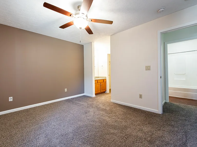 Autumn Ridge Apartments — Photo 18