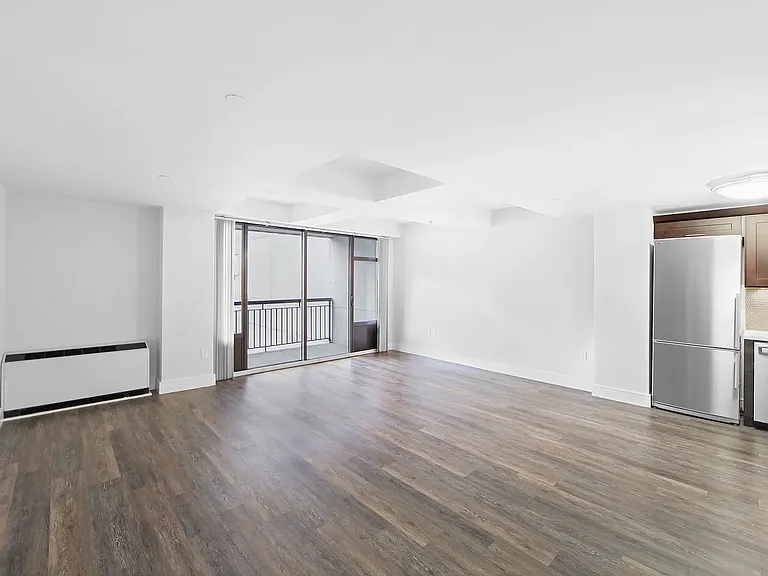 354 E 91st St #1009 — Photo 3