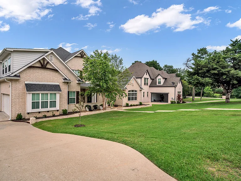 471 Stone Canyon Dr — Photo 2