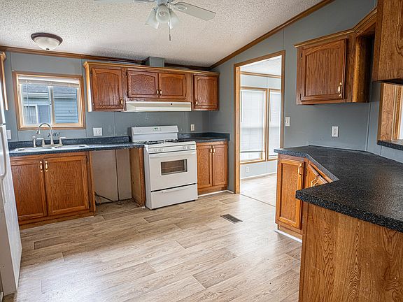 4th image of 51 Saint Michaels Dr