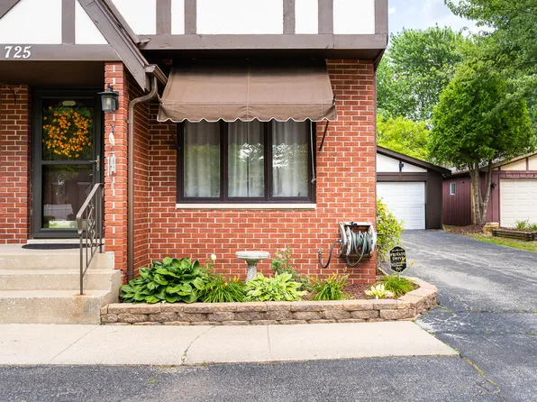 725 Wellington Dr, Dyer, IN 46311