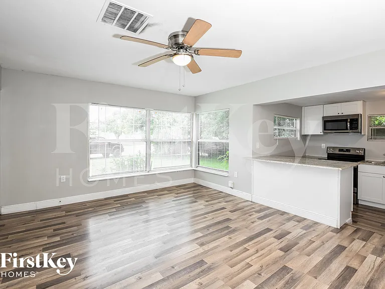 611 Hewett Dr — Photo 4