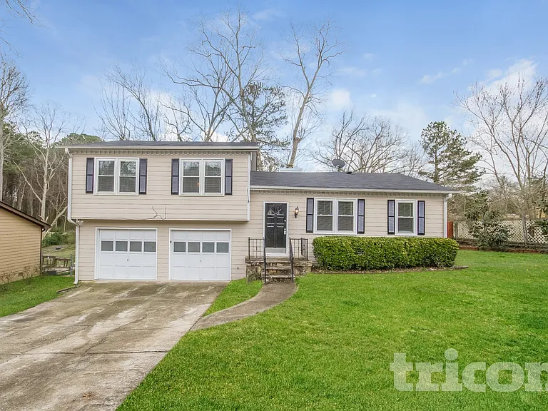 125 Wayside Dr — Photo 1