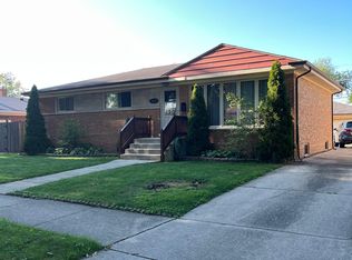 5822 Keeney St, Morton Grove, IL 60053