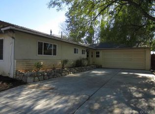 222 Green Oaks Dr, Riverside, CA 92507