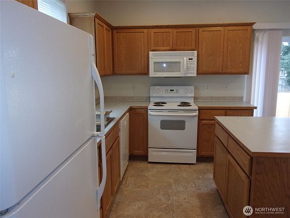 5th image of 10509 Yelm Terra Street SE