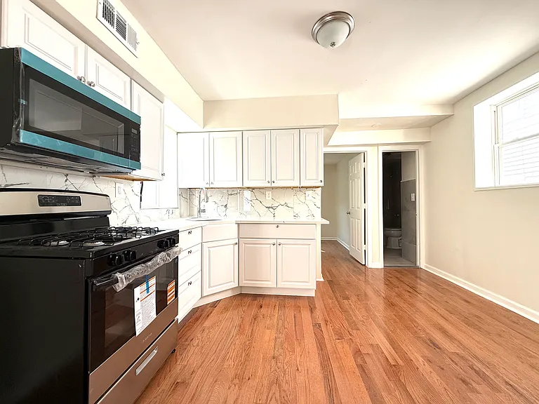 435 S 17th St #1 — Photo 2