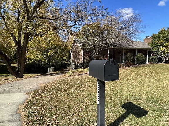 2nd image of 2920 Campus Dr