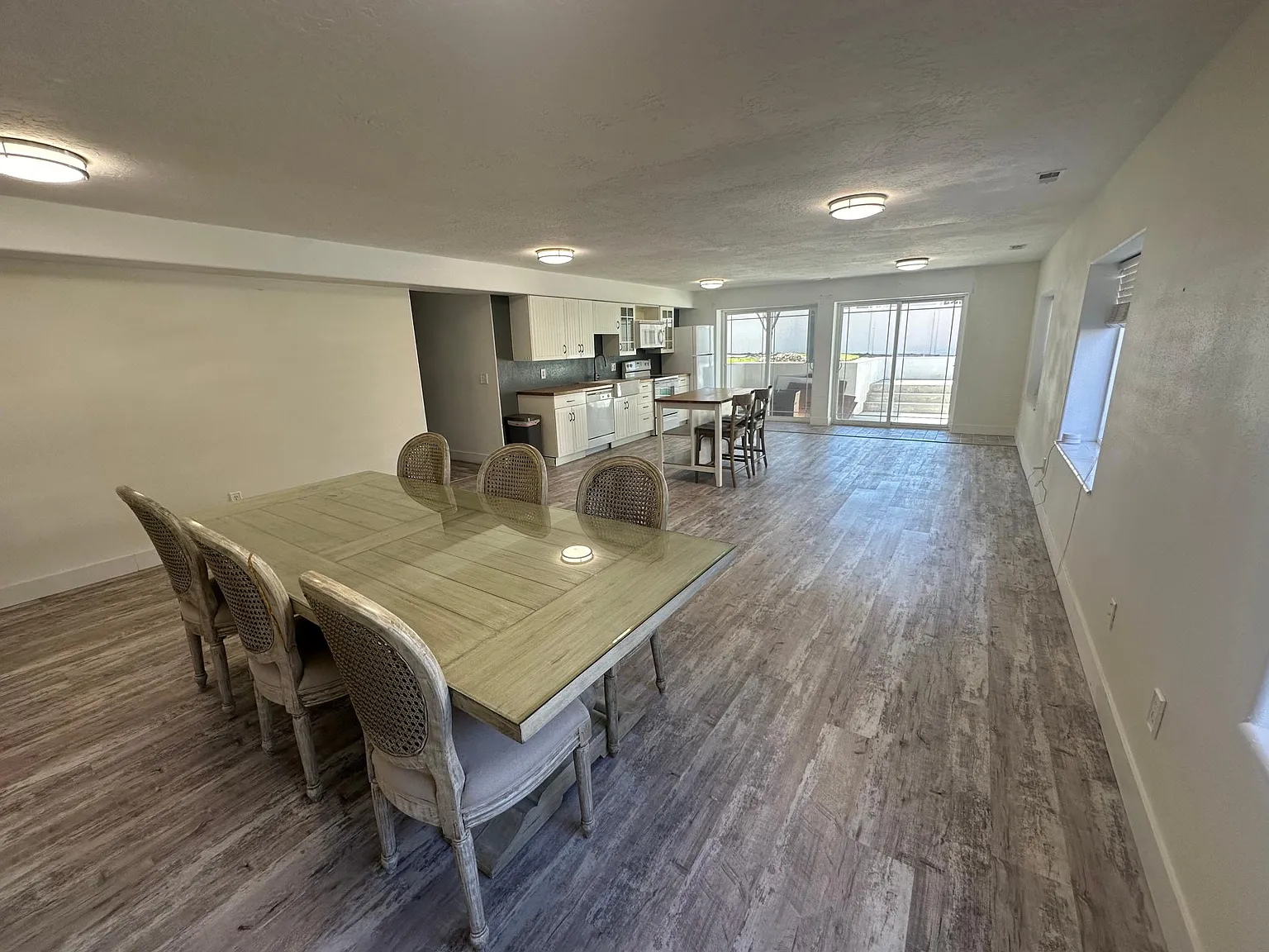 3 bed, 2300 sqft, $2,500 — Photo 3