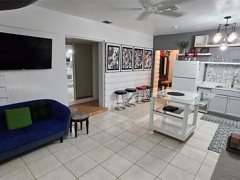 4201 SW 60th Pl #2 — Photo 3