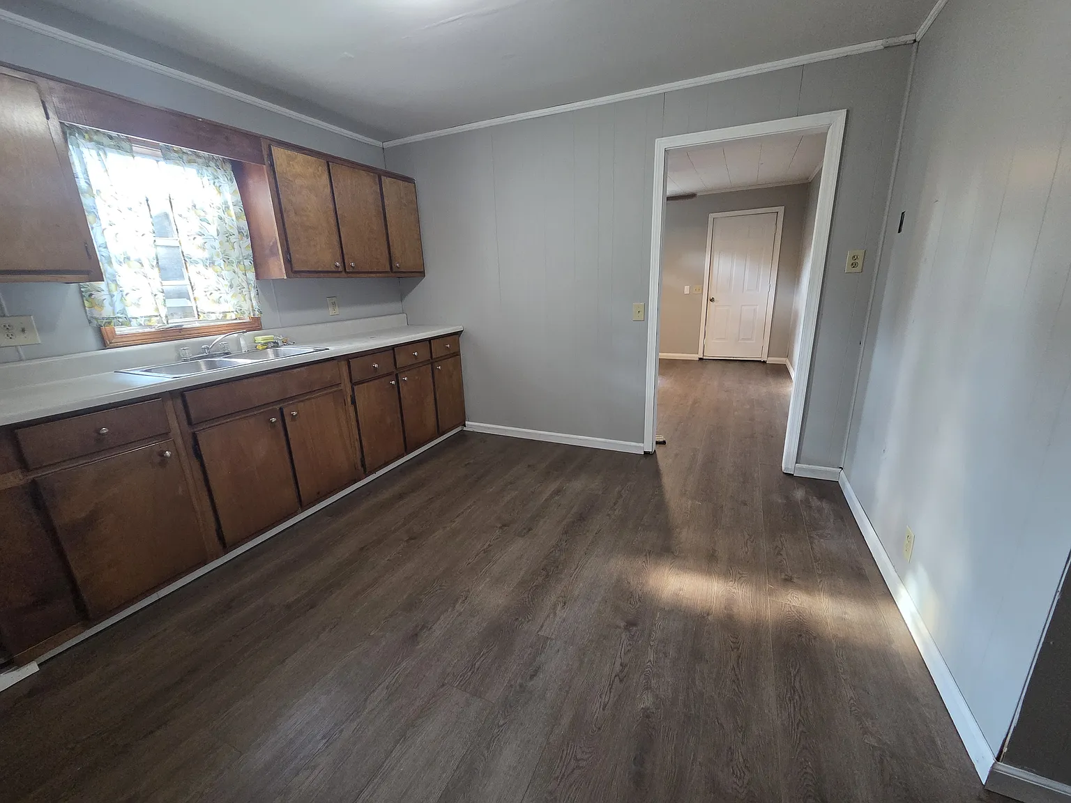 1128 Riverbend Dr — Photo 4