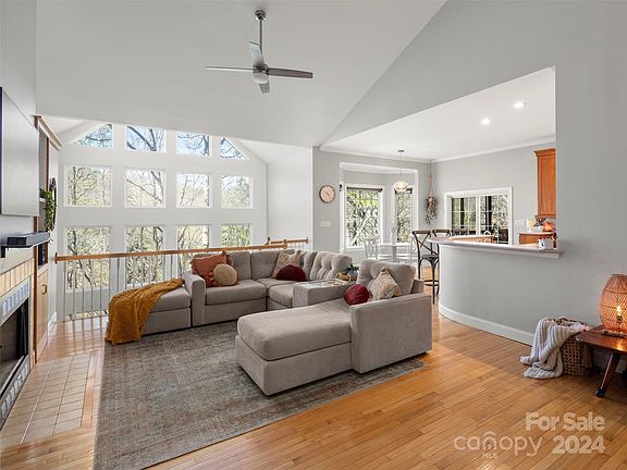 3rd image of 35 Cedar Dr