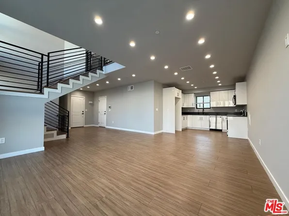 9904 Laurel Canyon Blvd, Pacoima, CA 91331