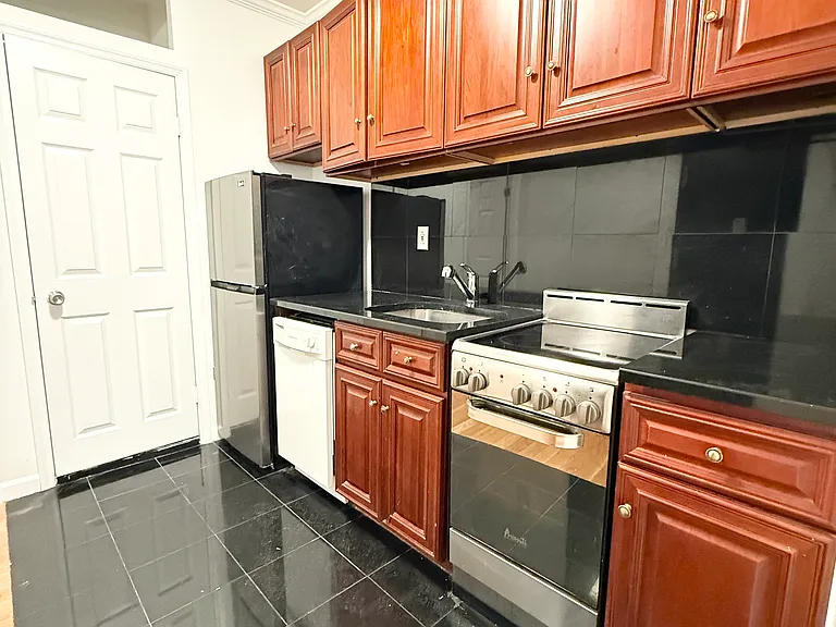87 E 3rd St #2E — Photo 3