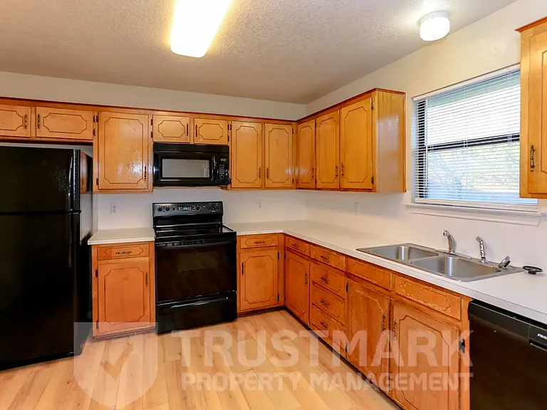 1001 Joe Morse Dr — Photo 9
