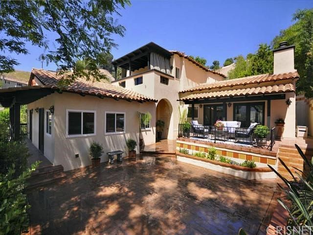 Front courtyard/patio, entrance