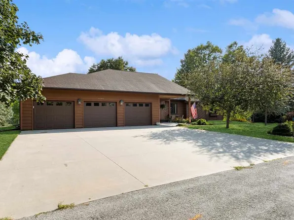 3871 Pro Rd NE, Solon, IA 52333