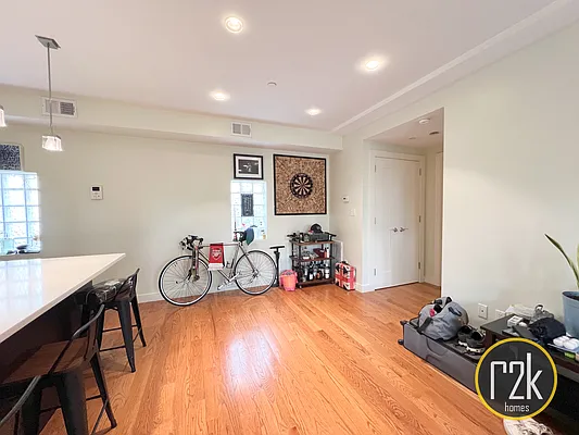 Rented by Realty 2000 Corp | media 11