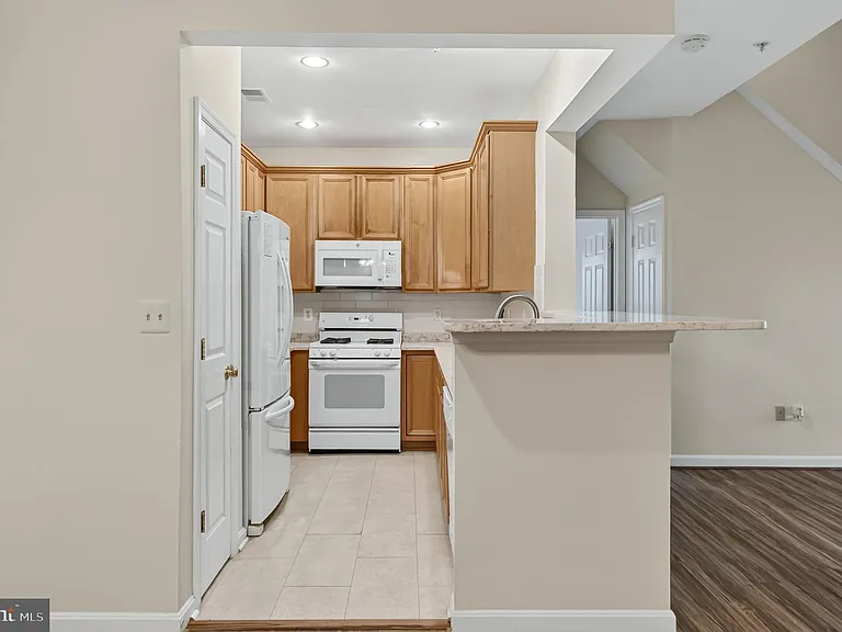 11314 Westbrook Mill Ln #302 — Photo 25