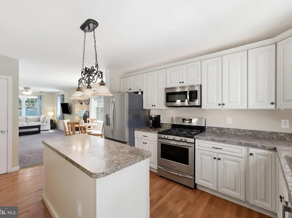 327 Walnut Ave, Oaklyn, NJ 08107