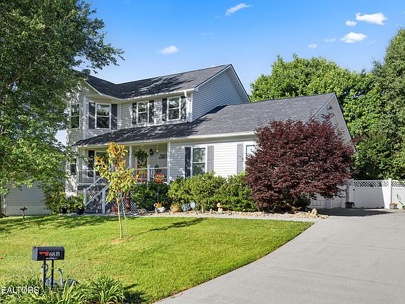 2nd image of 6835 Rambling Brooks Ln