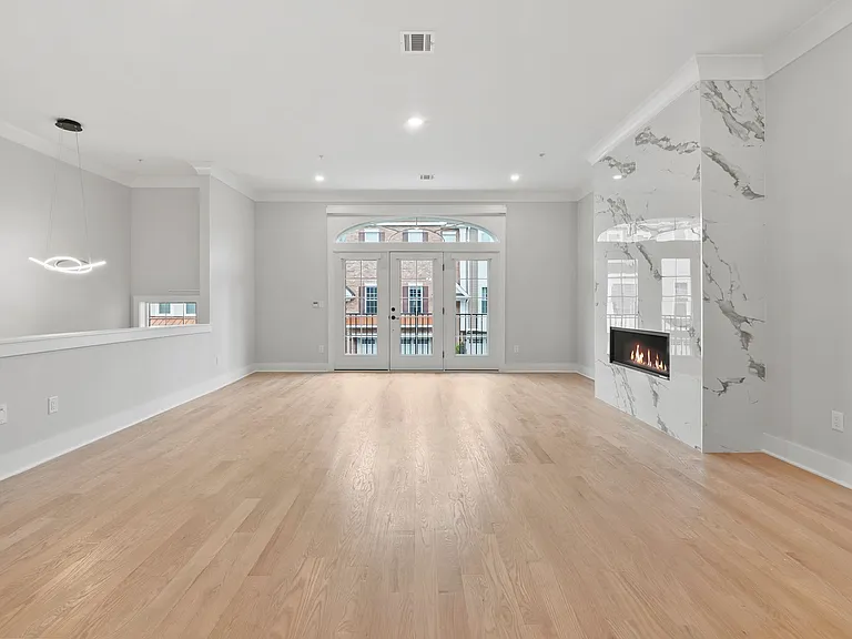 105 Brandon Ct — Photo 12