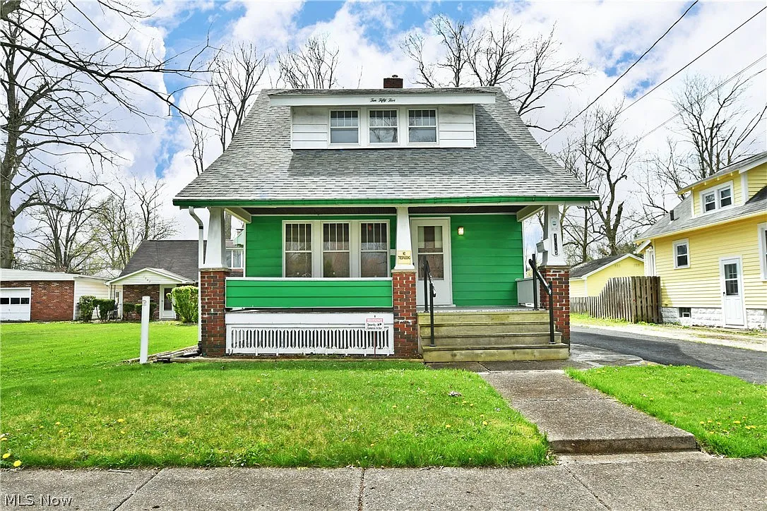 1055 Riverview St NW photo 1