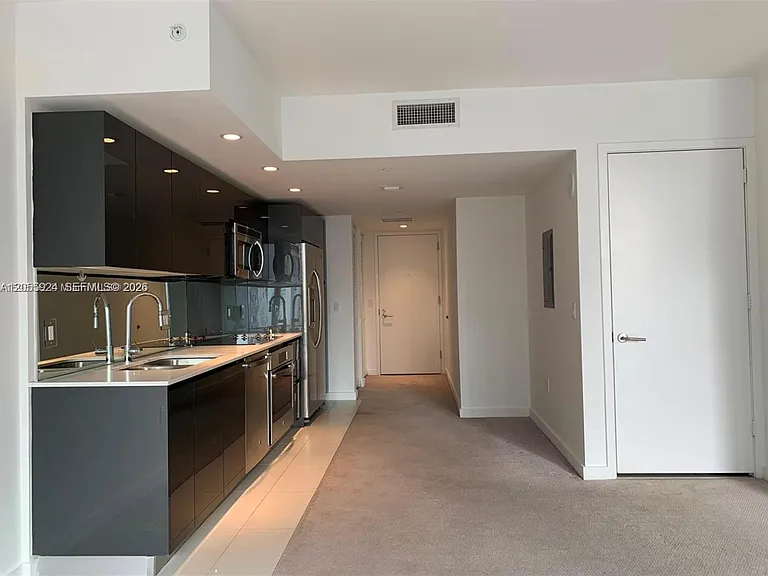 31 SE 6th St #2705 — Photo 2