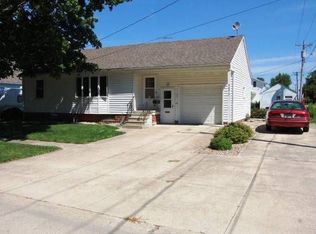460 W 6th St, Garner, IA 50438