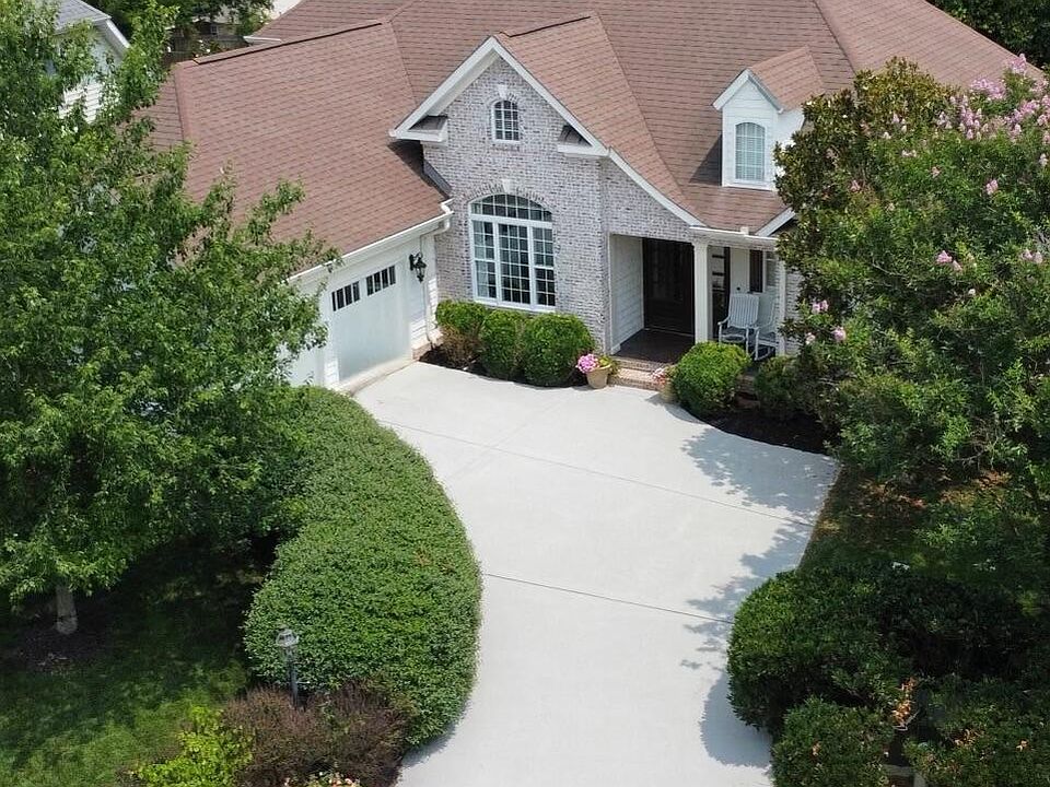 1st image of 1552 Laurens Glen Ln