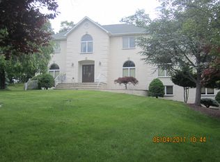 15 Phillips Dr, Stony Pt, NY 10980