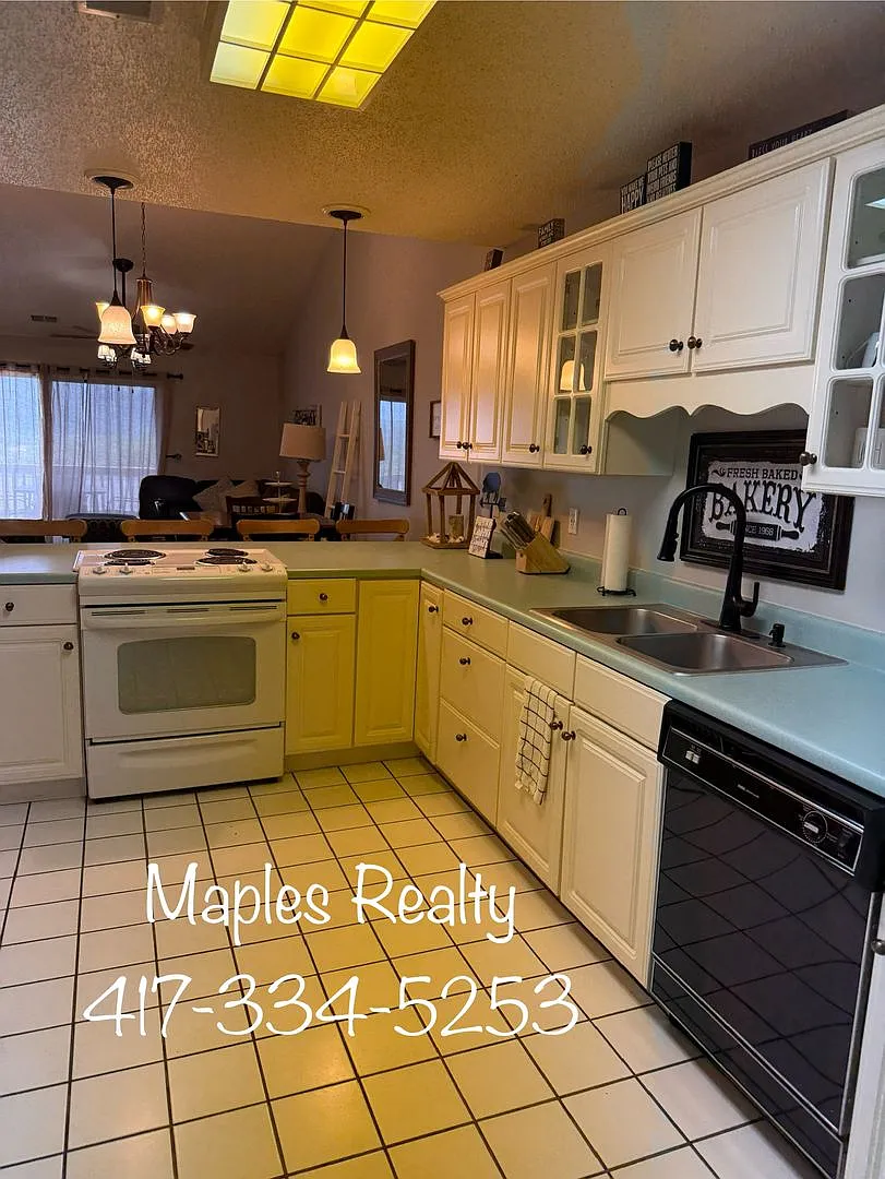 Stunning 2 Bedroom, 2 Bathroom Condo At Pointe Royale — Photo 4