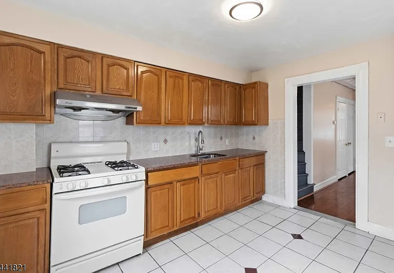 166 E Blackwell St — Photo 7