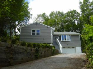 8 Lynmar Ct, Halesite, NY 11743