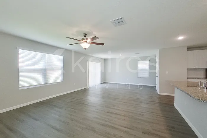 8602 SW 43rd Ter — Photo 2