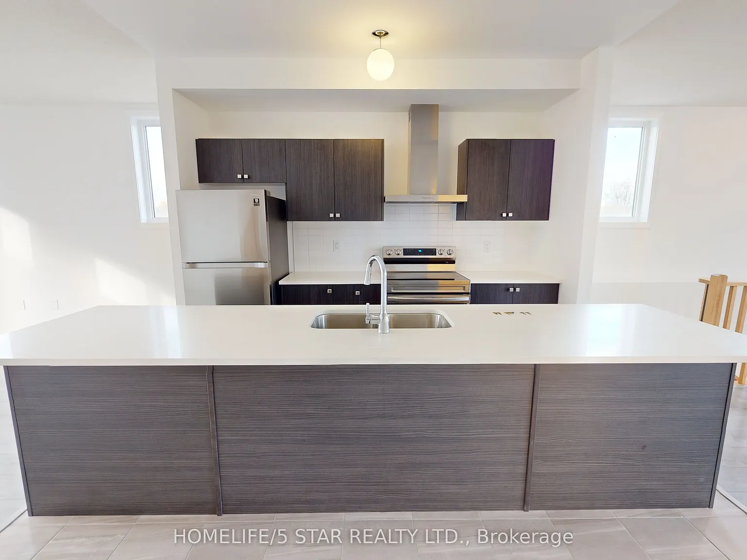 4 bed, $2,895 — Photo 2