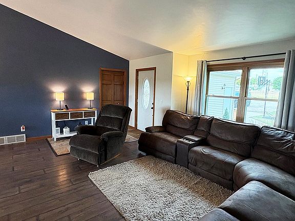 5th image of 620 N Packer Dr