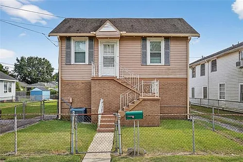 2200 James St Photo 1