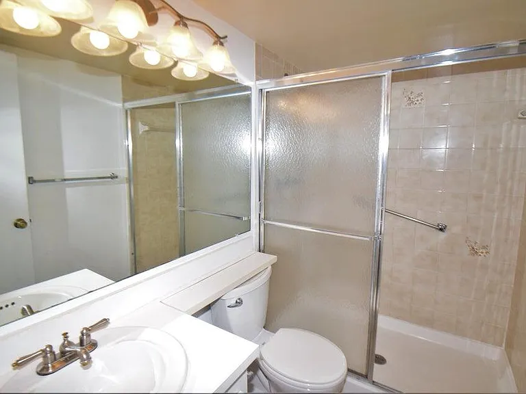 2173 White Pine Cir #C — Photo 12