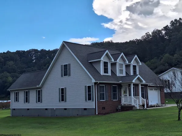 11 Seth St, Jane Lew, WV 26378