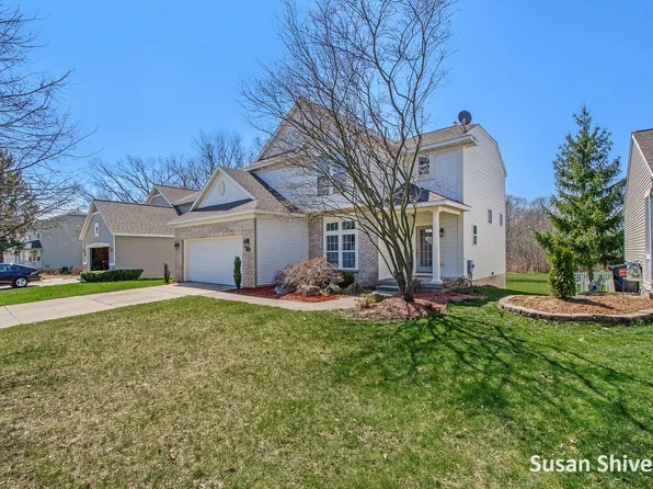 5585 E Grove Dr SE, Kentwood, MI 49512