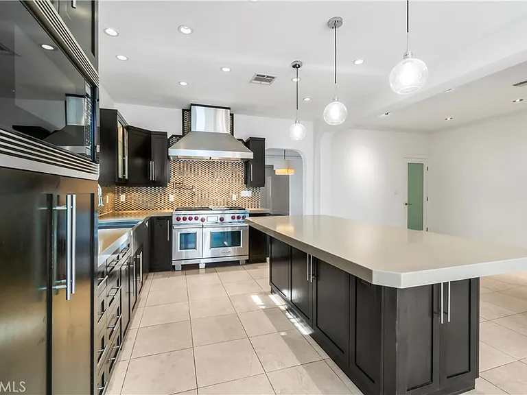 432 S Orange Dr — Photo 17
