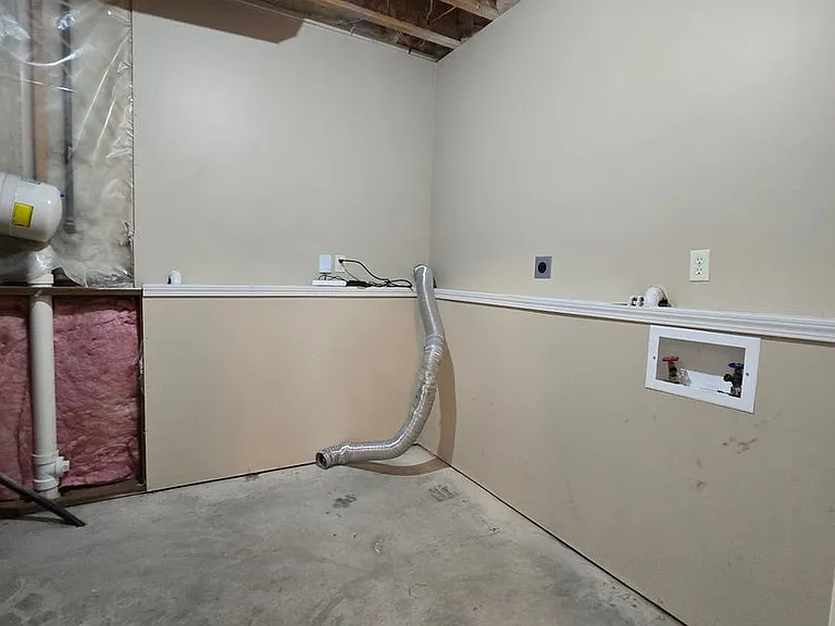 1317 Mirror Lake Ln — Photo 12
