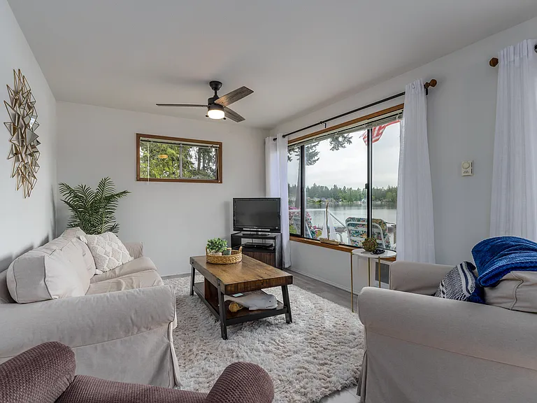 11723 Clear Lake South Rd E — Photo 3