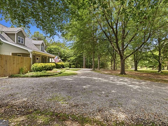 4th image of 284 Poplar Creek Rd