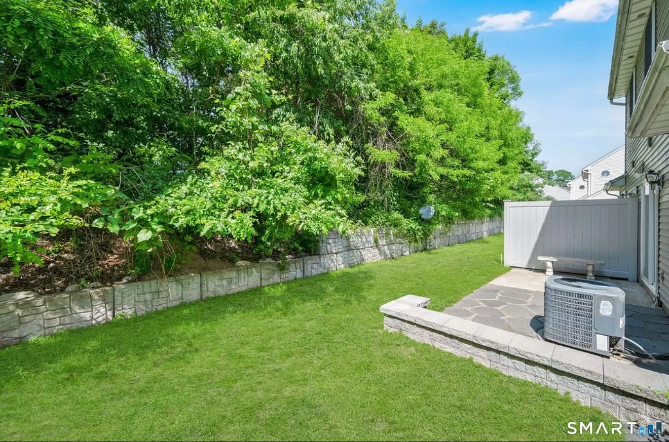 2 bed, 1.5 bath, 1087 sqft, $2,100 — Photo 4